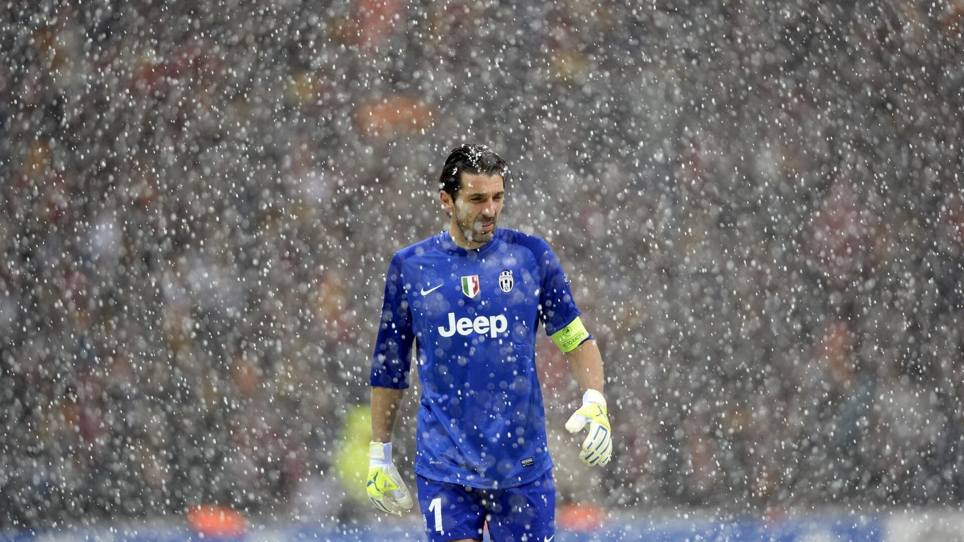 艾比·德尔福：南非队防线的中坚，凭借强大防守完成精准拦截，艾比 里德尔